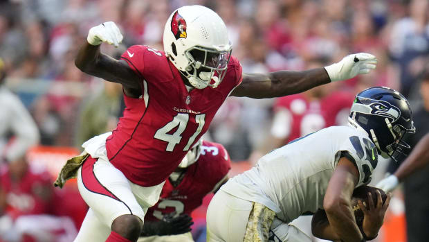 Arizona Cardinals linebacker Myjai Sanders (41) closes in on Seattle Seahawks quarterback Geno Smith (7) at State Farm Stadium in Glendale on Nov. 6, 2022.  